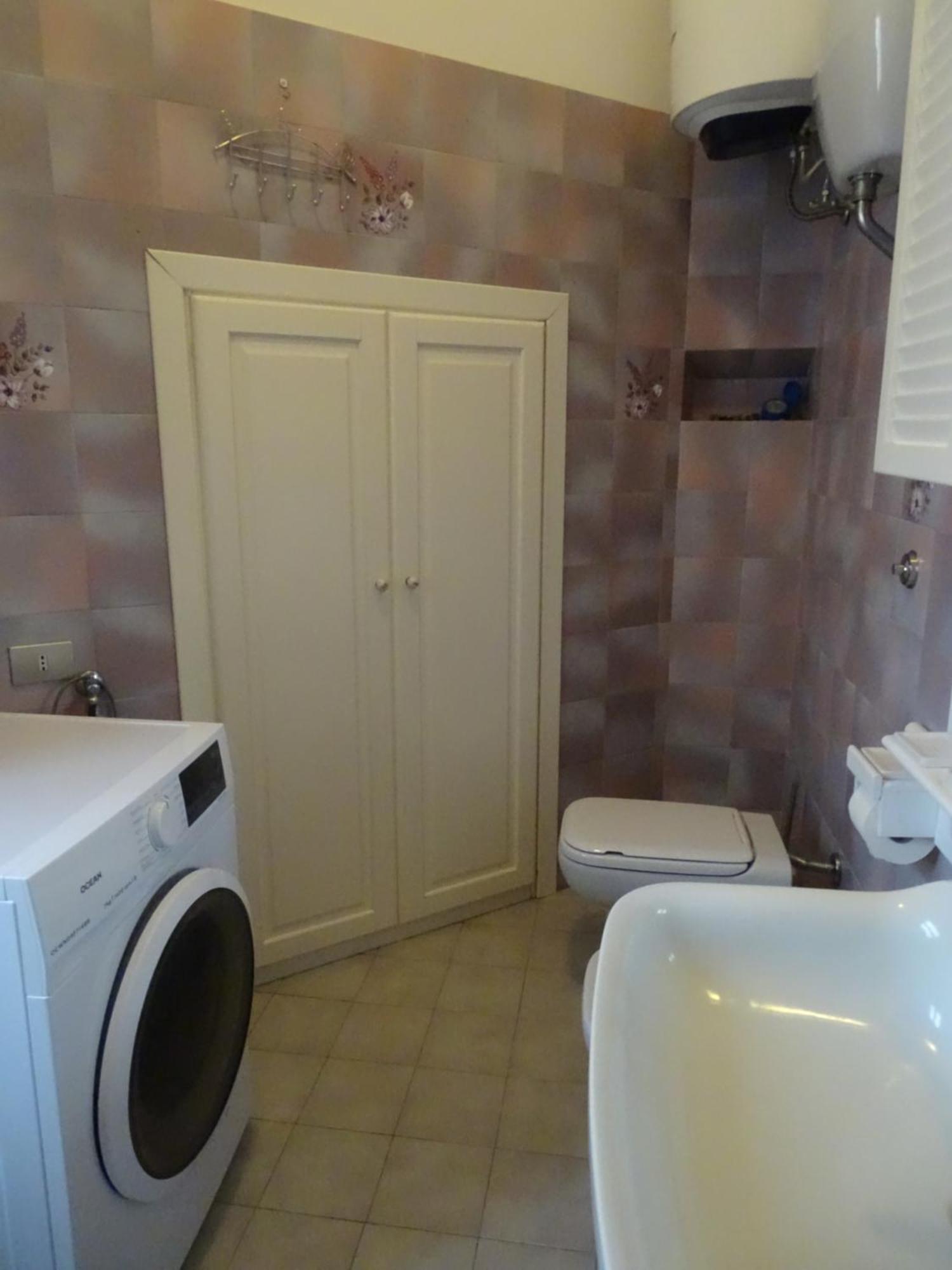 Artist House Apartment Rom